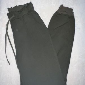 Lululemon Stretch High-Rise Jogger Full Length in dark green
